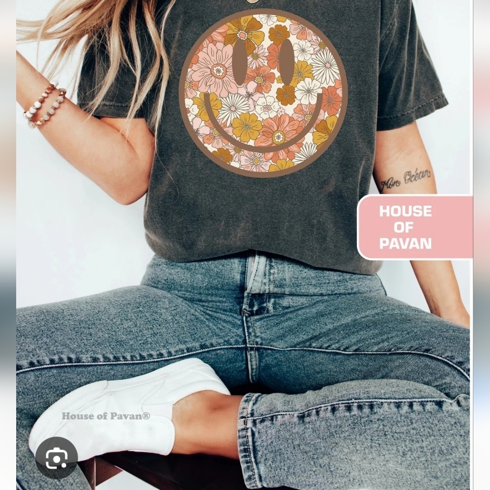 Floral Smiley Face Graphic Tee Size Large - Picture 6 of 6